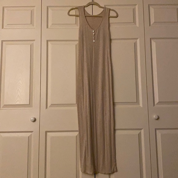 Off white, sleeveless maxi with buttons - Picture 2 of 5